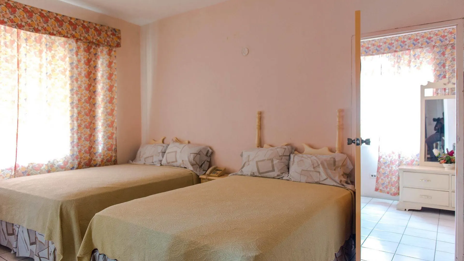 Hotel Gibb'S Chateau Montego Bay